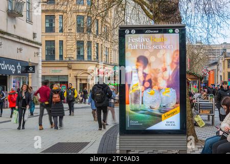 Digital Advertising Screen Cardiff Dezember 2023 Stockfoto