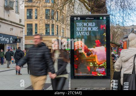 Digital Advertising Screen Cardiff Dezember 2023 Stockfoto