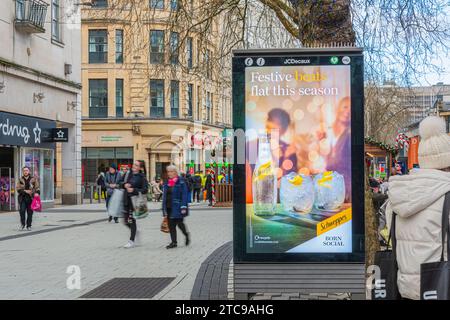 Digital Advertising Screen Cardiff Dezember 2023 Stockfoto