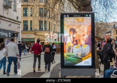 Digital Advertising Screen Cardiff Dezember 2023 Stockfoto