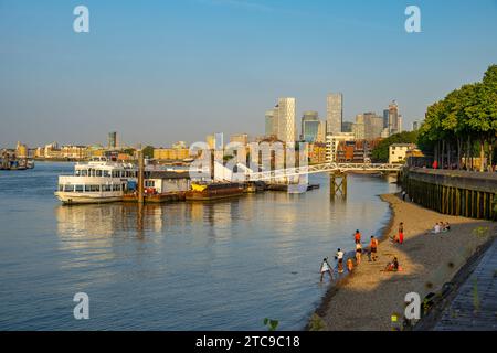 Bermondsey Beach an der Themse an einem heißen Nachmittag Stockfoto