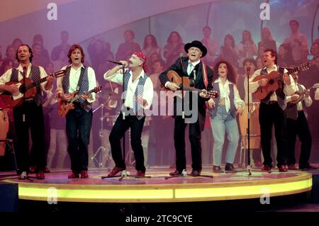 Mailand Italien 25. April 1996: Renzo Arbore, italienischer Sänger, während eines Live-Konzerts bei der Superclassifica Show Stockfoto