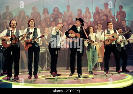 Mailand Italien 25. April 1996: Renzo Arbore, italienischer Sänger, während eines Live-Konzerts bei der Superclassifica Show Stockfoto