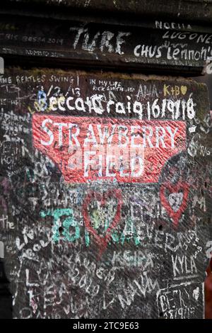 Liverpool, Großbritannien. Dezember 2023. Blick auf den Eingang zum Strawberry Field in Liverpool, England, Großbritannien am 5. Dezember 2023. (Foto: Efren Landaos/SIPA USA) Credit: SIPA USA/Alamy Live News Stockfoto