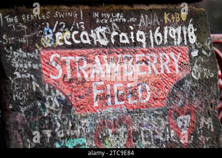 Liverpool, Großbritannien. Dezember 2023. Blick auf den Eingang zum Strawberry Field in Liverpool, England, Großbritannien am 5. Dezember 2023. (Foto: Efren Landaos/SIPA USA) Credit: SIPA USA/Alamy Live News Stockfoto