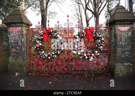 Liverpool, Großbritannien. Dezember 2023. Blick auf den Eingang zum Strawberry Field in Liverpool, England, Großbritannien am 5. Dezember 2023. (Foto: Efren Landaos/SIPA USA) Credit: SIPA USA/Alamy Live News Stockfoto