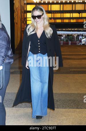New York, NY, USA. Dezember 2023. Sydney Sweeney sah MTV verlassen, nachdem er am 11. Dezember 2023 in New York City für den neuen Film Anyone But You geworben hatte. Quelle: Rw/Media Punch/Alamy Live News Stockfoto