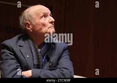 Madrid, Spanien. Dezember 2023. Der Maler Antonio Lopez während der Präsentation des Buches Por que Dalí im Thyssen-Bornemisza National Museum in Madrid, 11. Dezember 2023, Spanien (Foto: Oscar Gonzalez/SIPA USA) (Foto: Oscar Gonzalez/SIPA USA) Credit: SIPA USA/Alamy Live News Stockfoto