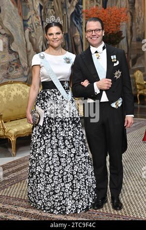 Stockholm, Schweden. Dezember 2023. STOCKHOLM, SCHWEDEN 20231211 Kronprinzessin Victoria und Prinz Daniel bei der Ankunft beim Königsessen für Nobelpreisträger im Königspalast am Montagabend. Foto: Jonas Ekströmer/TT/Code 10030 Credit: TT News Agency/Alamy Live News Stockfoto