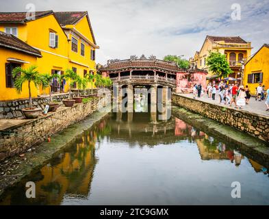 Hoi an, Vietnam, 20. November 2022: Historische Japanische Brücke (auch bekannt als Cau Pagoda) in der Stadt Hoi an, Vietnam Stockfoto