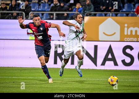 Cagliari, Italien. Dezember 2023. Armand Lauriente von US Sassuolo während Cagliari Calcio vs US Sassuolo, italienisches Fußball Serie A Spiel in Cagliari, Italien, 11. Dezember 2023 Credit: Independent Photo Agency/Alamy Live News Stockfoto