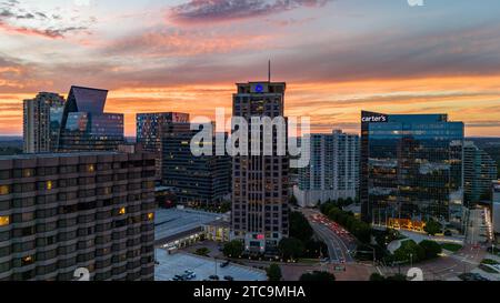 Phipps Plaza ist ein Einkaufszentrum im Stadtteil Buckhead in Atlanta, Georgia. Es befindet sich an der Peachtree Road und der Lenox Road, neben dem Phipps T Stockfoto