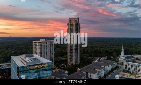 Phipps Plaza ist ein Einkaufszentrum im Stadtteil Buckhead in Atlanta, Georgia. Es befindet sich an der Peachtree Road und der Lenox Road, neben dem Phipps T Stockfoto