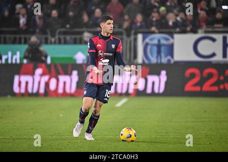 Cagliari, Italien. Dezember 2023. Matteo Prati von Cagliari Calcio während Cagliari Calcio vs US Sassuolo, italienisches Fußball-Serie A Spiel in Cagliari, Italien, 11. Dezember 2023 Credit: Independent Photo Agency/Alamy Live News Stockfoto