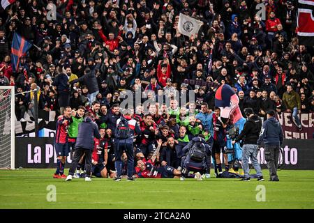 Cagliari, Italien. Dezember 2023. Team Cagliari Calcio während Cagliari Calcio gegen US Sassuolo, italienisches Fußball Serie A Spiel in Cagliari, Italien, 11. Dezember 2023 Credit: Independent Photo Agency/Alamy Live News Stockfoto