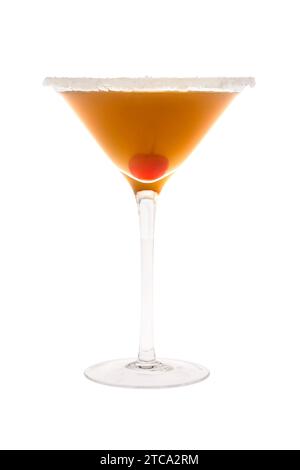 Amaretto Sour Mixgetränk mit Kirsche auf weißem Hintergrund Stockfoto