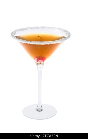 Amaretto Sour Mixgetränk mit Kirsche auf weißem Hintergrund Stockfoto
