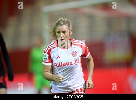 München, Deutschland 11. Dezember 2023: Fussball, FRAUEN, GOOGLE PIXEL FRAUEN-BUNDESLIGA, Saison 2023/2024, FC Bayern München - Bayer 04 Leverkusen, Campus Linda Dallmann (FC Bayern München) Kopf, Oberkörper Stockfoto