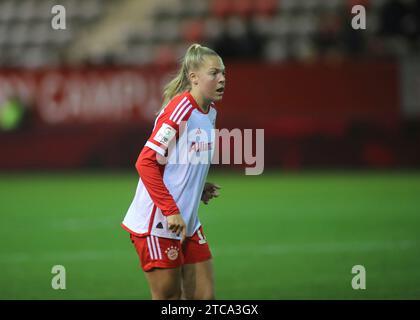 München, Deutschland 11. Dezember 2023: Fussball, FRAUEN, GOOGLE PIXEL FRAUEN-BUNDESLIGA, Saison 2023/2024, FC Bayern München - Bayer 04 Leverkusen, Campus Jill Baijings (FC Bayern München) Kopf, Oberkörper Stockfoto