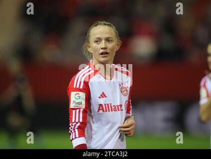 München, Deutschland 11. Dezember 2023: Fussball, FRAUEN, GOOGLE PIXEL FRAUEN-BUNDESLIGA, Saison 2023/2024, FC Bayern München - Bayer 04 Leverkusen, Campus Lea Schüller, Schueller (FC Bayern München) Kopf, Oberkörper Stockfoto