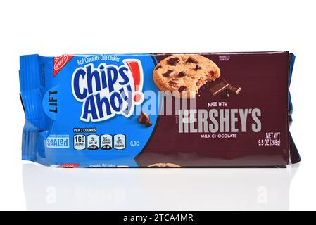 IRVINE, KALIFORNIEN - 11. Dezember 2023: Ein Paket mit Nabisco Chips Ahoy Chocolate Chip Cookies aus Hersheys Milchschokolade. Stockfoto