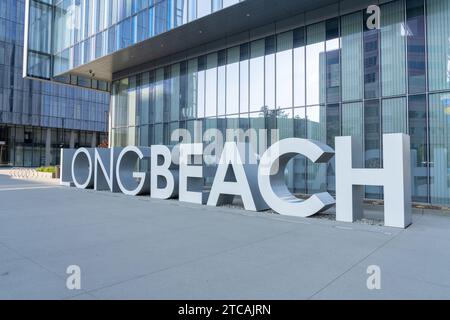 Nahaufnahme des Long Beach Ground-Schilds am Rathaus in Long Beach, Los Angeles County, Kalifornien, USA Stockfoto
