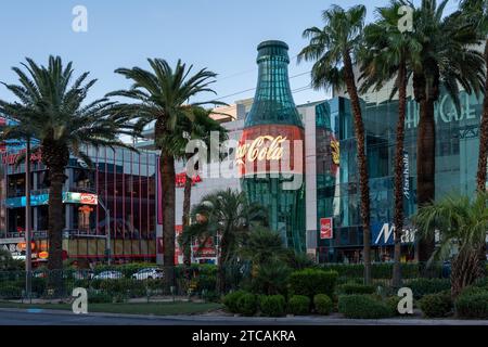 Coca-Cola Store in der Abenddämmerung auf dem Strip of Las Vegas, Nevada, USA Stockfoto