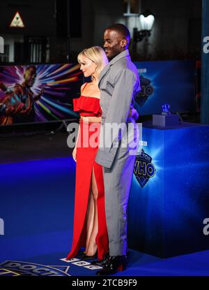 London, Großbritannien. Dezember 2023. Millie Gibson und Ncuti Gatwa im London Eye anlässlich der bevorstehenden „Doctor Who“-Weihnachts-Special-Episode. Quelle: SOPA Images Limited/Alamy Live News Stockfoto