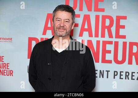 Paris, Frankreich. Dezember 2023. Thibault de Montalembert nimmt am Photocall zur Premiere von Une Affaire D’Honneur Teil, die am 11. Dezember 2023 in der UGC Normandie in Paris stattfand. Foto: David Boyer/ABACAPRESS.COM Credit: Abaca Press/Alamy Live News Stockfoto