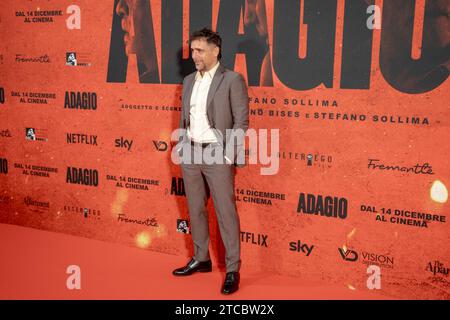 Rom, Italien. Dezember 2023. Adriano Giannini besucht am 11. Dezember 2023 den roten Teppich für den Film „Adagio“ im Space Parco de Medici in Rom, Italien. (Foto: Luca Carlino/NurPhoto)0 Credit: NurPhoto SRL/Alamy Live News Stockfoto