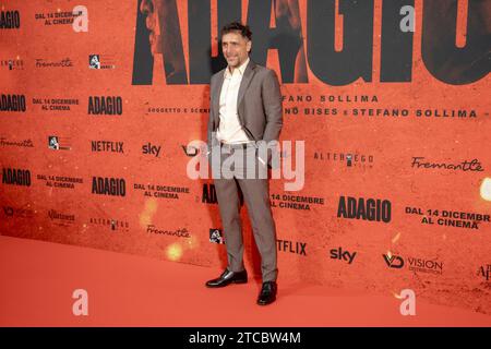 Rom, Italien. Dezember 2023. Adriano Giannini besucht am 11. Dezember 2023 den roten Teppich für den Film „Adagio“ im Space Parco de Medici in Rom, Italien. (Foto: Luca Carlino/NurPhoto)0 Credit: NurPhoto SRL/Alamy Live News Stockfoto