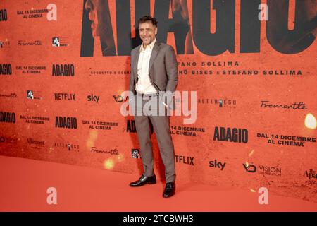 Rom, Italien. Dezember 2023. Adriano Giannini besucht am 11. Dezember 2023 den roten Teppich für den Film „Adagio“ im Space Parco de Medici in Rom, Italien. (Foto: Luca Carlino/NurPhoto)0 Credit: NurPhoto SRL/Alamy Live News Stockfoto