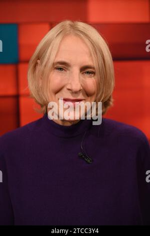 Köln, Deutschland. Dezember 2023. Journalistin Katrin Eigendorf, Kriegsberichterstatterin und internationale Sonderberichterstatterin des ZDF, als Gast in der ARD-Talkshow Hart aber fair zum Thema '2023 - ein Jahr, das uns die Angst lehrt' Credit: Horst Galuschka//Horst Galuschka/dpa/Alamy Live News Stockfoto