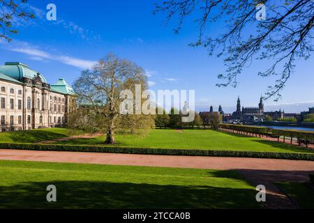 Blick Auf Den Canaletto Dresden. Das Japanische Schloss ist ein historisches Gebäude in Dresdens Innerer Neustadt. Sie liegt zwischen Palaisplatz und Neustadt Stockfoto