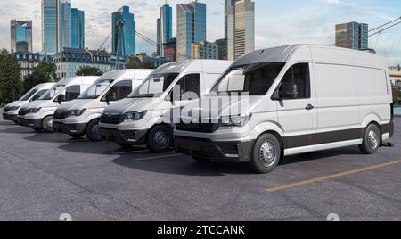 Reihe von allgemeinen Transportern auf dem Parkplatz Stockfoto