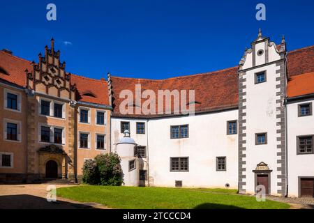 DEU Sachsen Schloss Strehla Strehla, später Schloss Stehla, befindet sich auf einem steil zur Elbe abfallenden Hügel in der Stadt Strehla im Landkreis Strehla Stockfoto