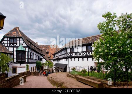 Die Wartburg ist eine Burg in Thüringen, oberhalb der Stadt Eisenach am nordwestlichen Ende des Thüringer Waldes auf 411 Metern Höhe Stockfoto