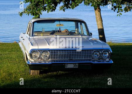 Amerikanischer Oldtimer, Chevrolet Bel Air von 1963, hinter dem See Glafsfjorden, Arvika, Vaermland, Schweden Stockfoto