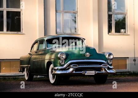 Amerikanischer Oldsmobile Achtundachtzig aus 1953, Raettvik, Dalarna, Schweden Stockfoto