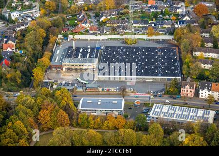 Luftaufnahme, BOGESTRA AG Depot Gelönde, umgeben von herbstlichen Laubbäumen, Weitmar-Mark, Bochum, Ruhrgebiet, Nordrhein-Westfalen, Deutschland Stockfoto