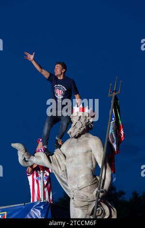 05/18/2014. Feierliche Atmosphäre auf der Plaza de Neptuno für Atletikas Sieg in der Liga, Isabel Permuy ARCHDC. Quelle: Album / Archivo ABC / Isabel B Permuy Stockfoto