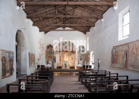 Romanische Chiesa di San Pietro in Mavino (Kirche San Pietro in Mavino), erbaut in lombardischen Zeiten im VIII. Bis XI. Jahrhundert, die älteste Kirche in Mavino Stockfoto