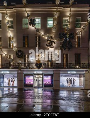 Die wunderschöne Fassade des Chanel-Geschäfts in London. Stockfoto