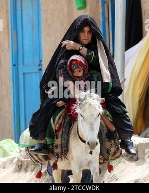 Afghanistan 04.23-2012 Patrouillenaufgang mit den Truppen, die das spanische Kontingent bilden, auf der Basis Quali Naw in Richtung des Dorfes Sang Atesh, Foto Jaime Garcia Archdc Jaime Garcia. Quelle: Album / Archivo ABC / Jaime García Stockfoto