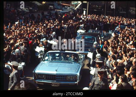 Madrid, 7.10.1969. Die amerikanischen Astronauten Neil Armstrong, Eldwin Aldrin und Michael Collins, Crew-Mitglieder der „Apollo XI“-Mission, die als erste einen Mann auf dem Mond landen, werden in den Straßen Madrids gefeiert. Auf dem Bild, seine Passage entlang der Gran Vía, dann José Antonio Avenue. Quelle: Album / Archivo ABC / Jaime Pato Stockfoto