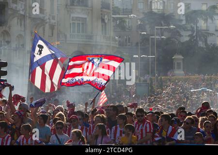 05/18/2014. Feierliche Atmosphäre auf der Plaza de Neptuno für Atletikas Sieg in der Liga, Isabel Permuy ARCHDC. Quelle: Album / Archivo ABC / Isabel B Permuy Stockfoto