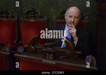 Madrid, 21.10.2015. Rafael Yuste für ABC, sitzt auf dem Sitz von Ramón y Cajal, bevor er den rat der Royal National Academy of Medicine gründete. Foto: Maya Balanya ARCHDC. Quelle: Album / Archivo ABC / Maya Balanya Stockfoto