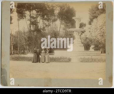 Madrid, 1900 (CA.). Die königliche Familie in Campo del Moro. Die königliche Regentin Maria Cristina, mit ihren drei Kindern, dem König, Alfonso XIII., der Infantin Mercedes, Prinzessin von Asturien, und die Infantin María Teresa. Quelle: Album/Archivo ABC Stockfoto