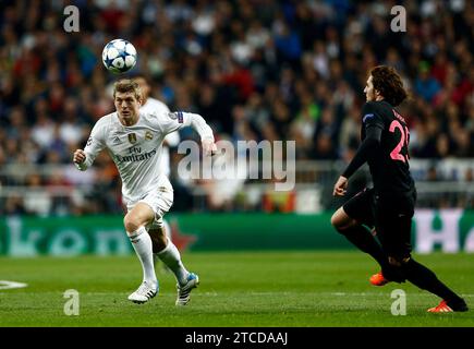 MADRID, 3. November 2015. Kroos und Adrien Rabiot während des Champions-League-Spiels zwischen Real Madrid und Paris Saint Germain im Santiago Bernabeu-Stadion. Foto Oscar del Pozo ARCHDC. Quelle: Album / Archivo ABC / Oscar del Pozo Stockfoto