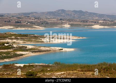 Orihuela (Alicante), 15.06.2017. Der Stausee La Pedrera, der größte Wasserspeicher in Campo de Cartagena und Vega Baja. Er hat eine Kapazität von 246 Kubikhektometern und fasst derzeit 85 Kubikhektometer. Foto: Juan Carlos Soler. ARCHDC. Quelle: Album / Archivo ABC / Juan Carlos Soler Stockfoto